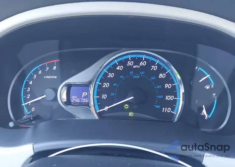 2013 Toyota Sienna Xle V6 8 Passenger z USA, uszkodzony, nr VIN 5TDYK3DC4DS296372